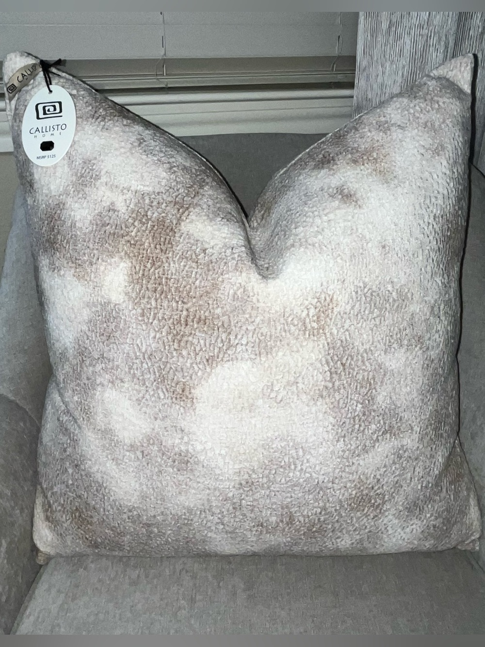 1-NWT CALLISTO HOME WATERCOLOR DESIGN VELVET DECORATIVE LUX PILLOW (T06889F11)